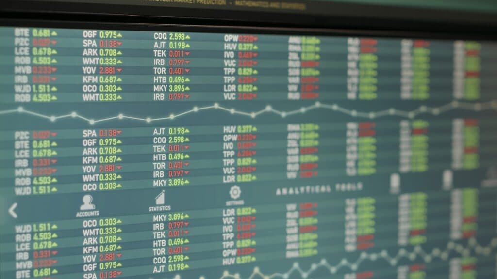 Prop Firm vs Hedge Fund—Which Actually Pays Traders More in 2025